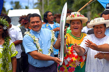 Rev. Tangi Metua and his wife Pati witness the start of the baton's journey around Rarotonga.