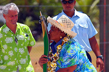 Manhiki. The baton is welcomed to the Northern Island of Manhiki with a population of 280 people. Manhiki is world famous for producing black pearls, mainly for the Japanese market. Merio Ripata and the Manhikis people are happy to receive the baton.